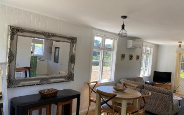 Ohariu Farm Cottage – Guest Rooms – Wellington