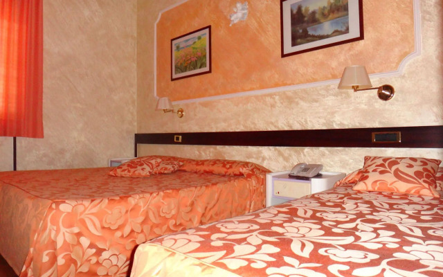 Benny Hotel