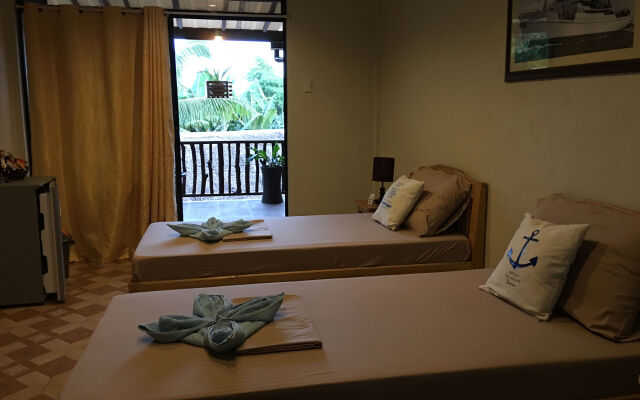 Captain's Lodge and Bar