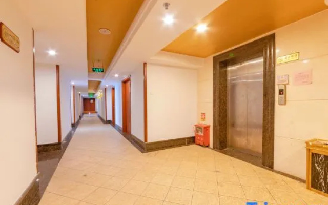 Xin Jiugang Hotel (Haikou Riyue Plaza Duty Free Shop)