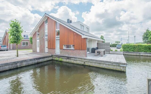 Apartment in Waterpark With Private Jetty