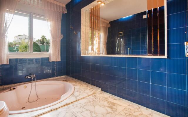 Bfa 1 - Casa Con Piscina, Pista De Tenis, Jardin,