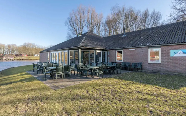 Well Furnished Home for Groups with Dishwasher near Water