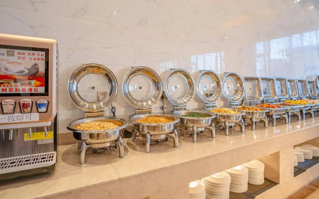 Vienna International Hotel Qishi Center Branch in Dongguan, Guangdong.