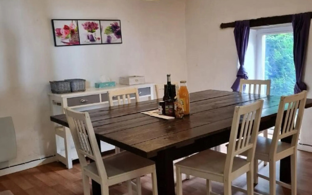 Nice holiday home in Saint-Pierre-de-Frugie with garden