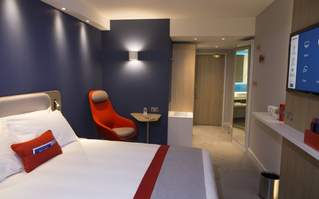 Holiday Inn Express Cambridge West Cambourne by IHG