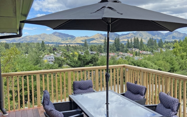 24 Chalet Crescent