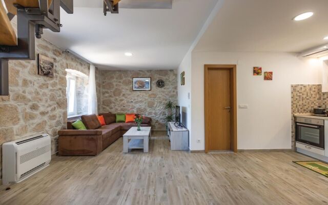 Amazing home in Ploce w/ WiFi and 3 Bedrooms