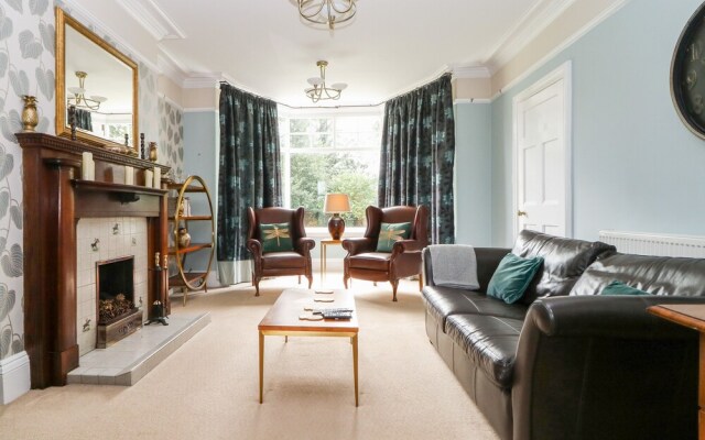 Green End House