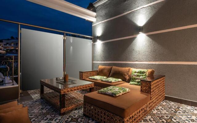 Pela Veranda Exquisite Suites