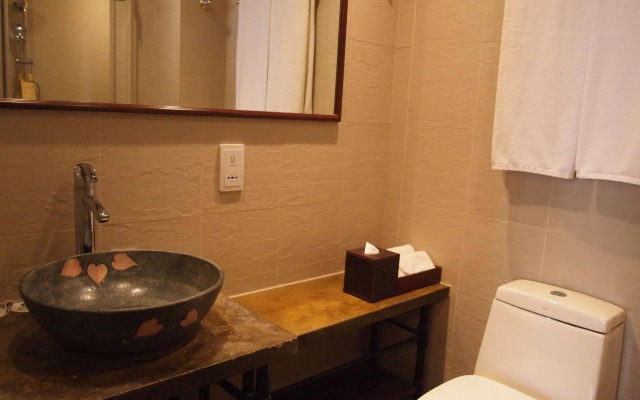 Butterfly on Wellington, Central