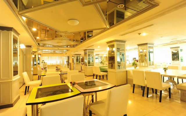 Aunchaleena Grand Hotel Wing B