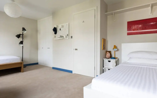Caithness Road VI by Onefinestay