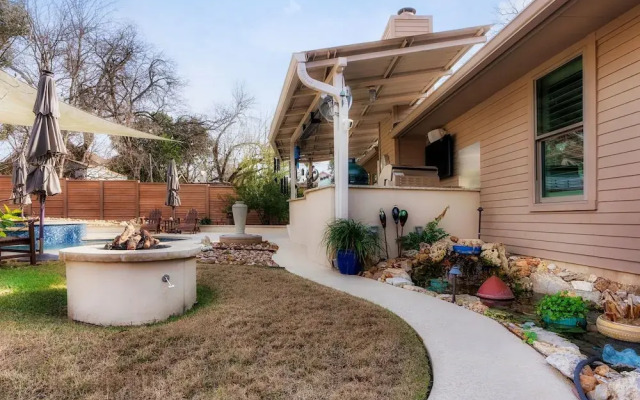 Luxury 5-Bedroom Stay W Pool Spa  Grill