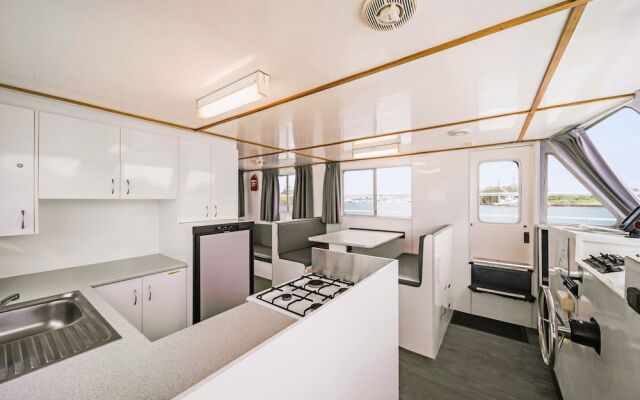 Coomera Houseboats