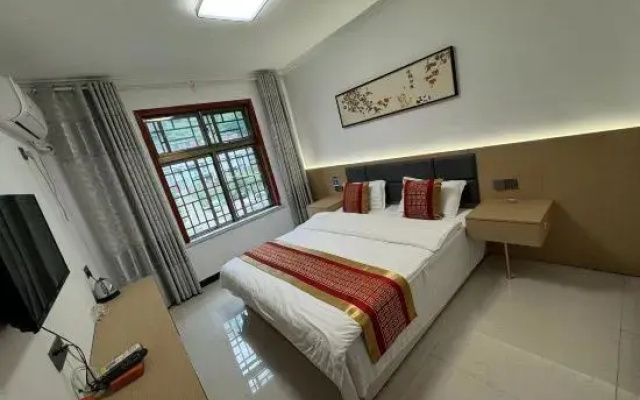 Huguan Jixianju Inn