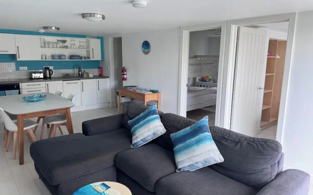 Sea View - 1min to Beach - Dog Friendly - 4 Guests