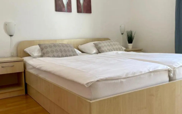 Rooms and Apartments Ana