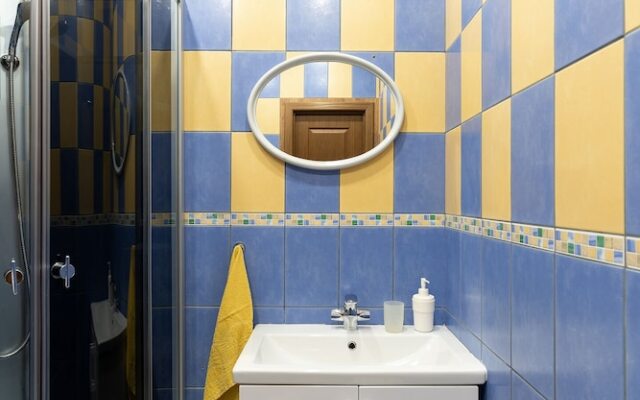 Четырехкомнатные апартаменты на Невском, 106