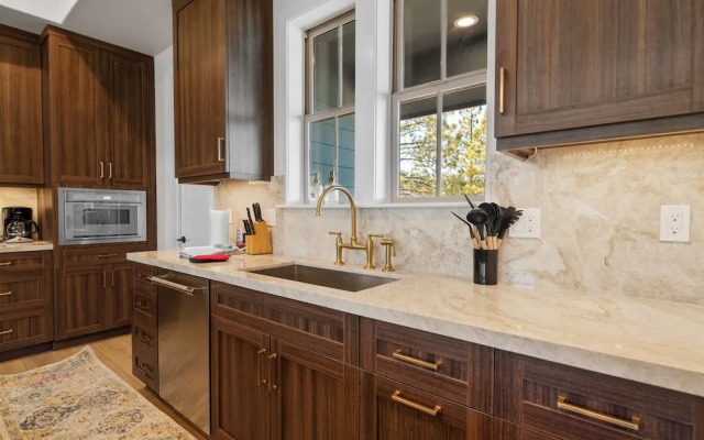 Pine Meadow All Seasons Lodge