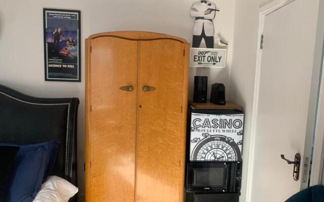 Southsea Royale Studio, James Bond, Parking, Seafront