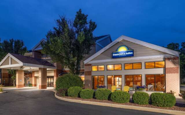 Days Inn & Suites by Wyndham Madison