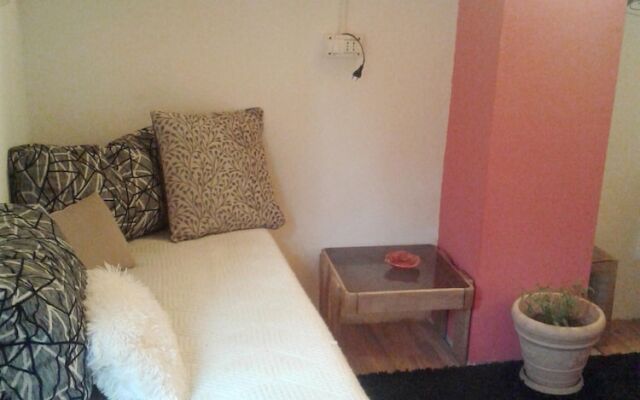 Studio in Belgrade, with Wonderful City View, Enclosed Garden And Wifi - 2 Km From the Beach