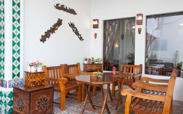 RedDoorz near Tugu Pahlawan Surabaya