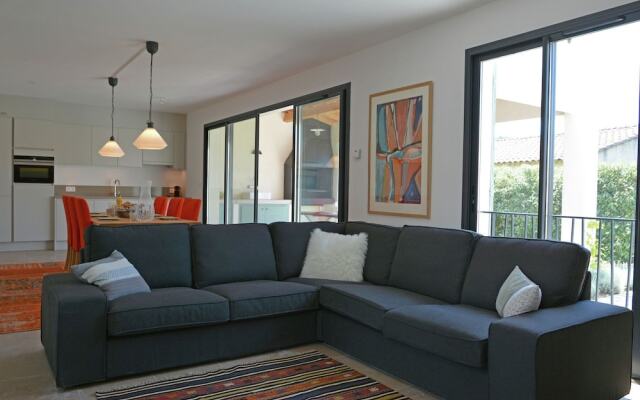 Wonderful Villa in Malaucène with Swimming Pool