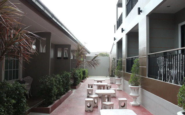 Bee Orchid Pool Villa