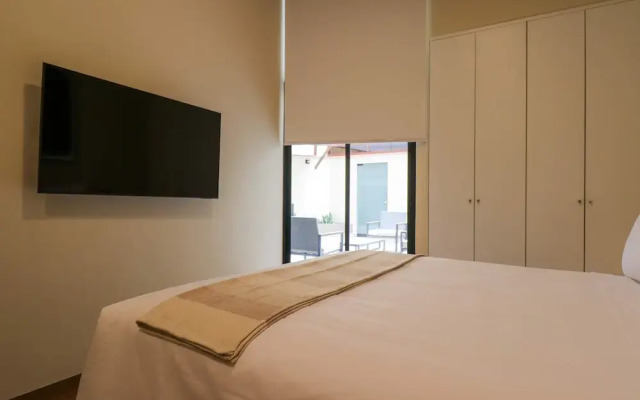 w Beautiful 2BR w Terrace Near Kennedy Park