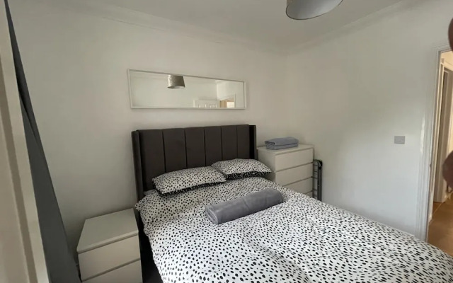 Modern 2 bed Apartment With sea Views