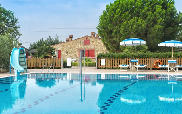 Residence a Vada con piscina