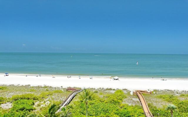 Cozy Beachfront Getaway With Pool and spa