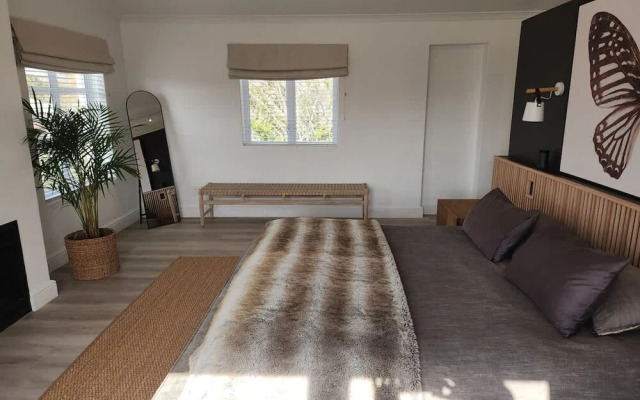 Flamingo Villa Beach Pool Luxury Solar Back Up