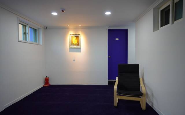 Bluemoon Guest House - Hostel