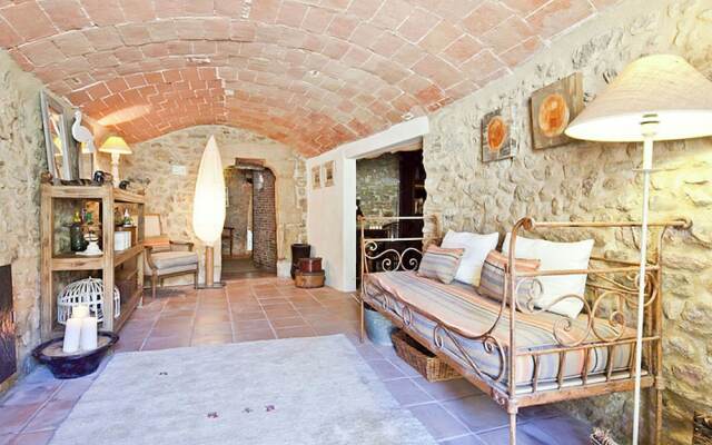 Traditional House Restored for 6 Persons With Pool in Ullastret
