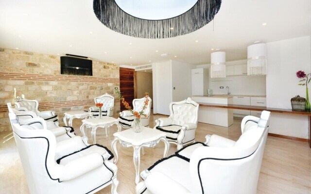 Awesome Home in Podstrana With Wifi and 8 Bedrooms