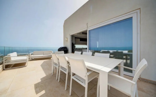 Luxury Penthouse With Private Pool and sea Views, Sleeps 6