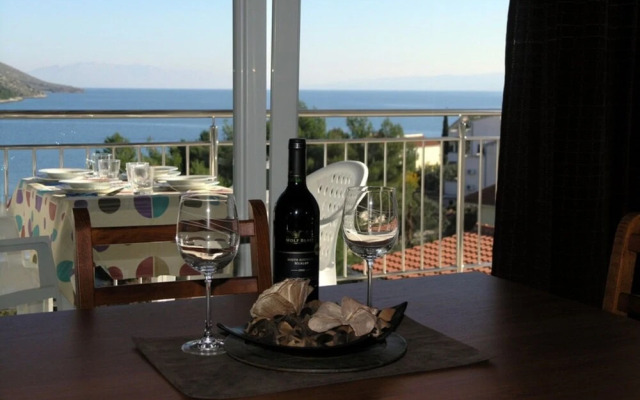 Aurelius - Relaxing With Gorgeous View - A3 Maja