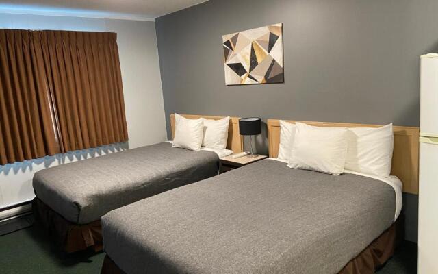 Monashee Lodge