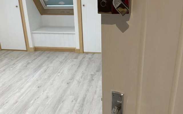 Appletree Court House