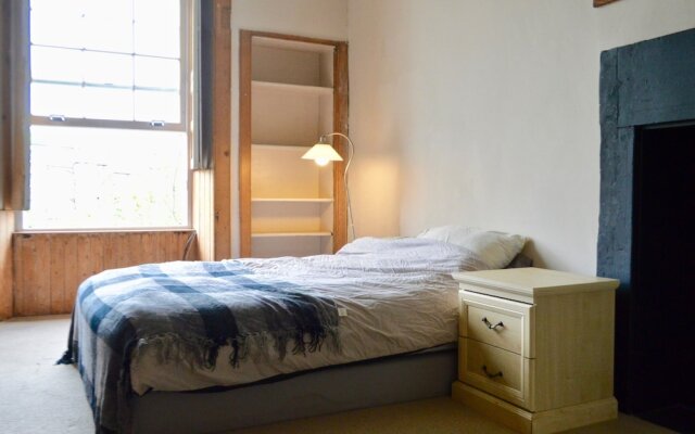 Central Edinburgh 4 Bedroom Flat