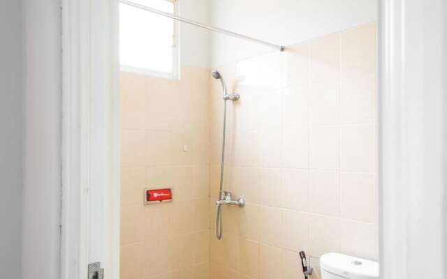 RedDoorz near Siloam Karawaci 3