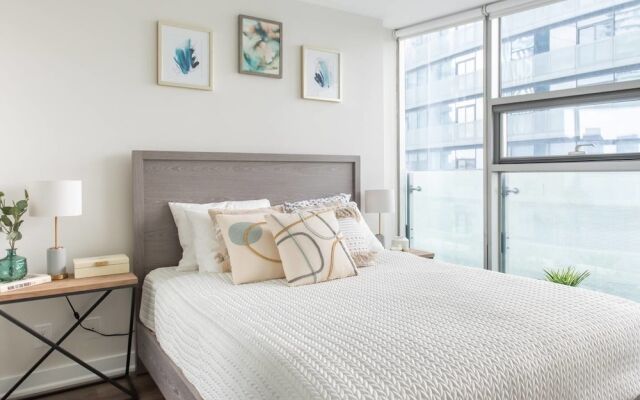 Quickstay - Trendy 2-Bedroom Condo (Amazing Cn Tower Views)