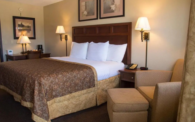 Greenlight Inn & Suites