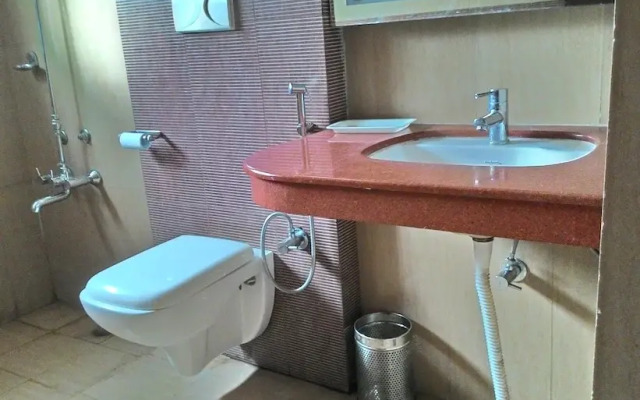 OYO 33385 Hotel Mandakini
