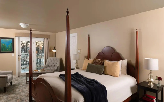 The Oakwood Inn – Adults Only