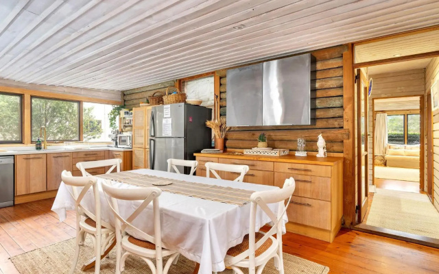 The Lake House at Erowal Bay 4pm Check Out Sundays