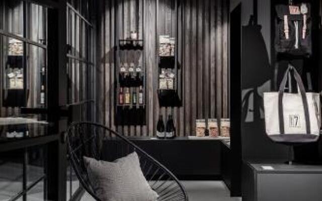 Apartment 7